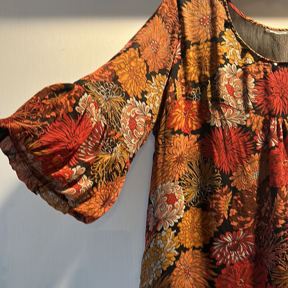 Plus Size Avenue Red and Brown Floral Bell Sleeve Blouse - Picture 2 of 8
